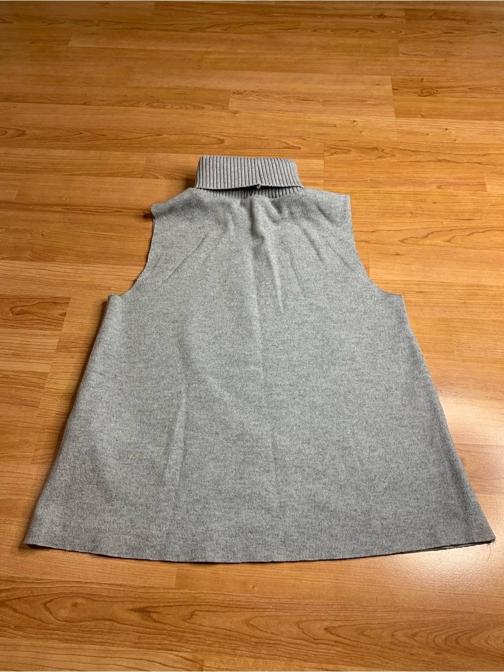 Zara Grey Ribbed Sleeveless Turtleneck Knit Sweater - Size M - Picture 4 of 6